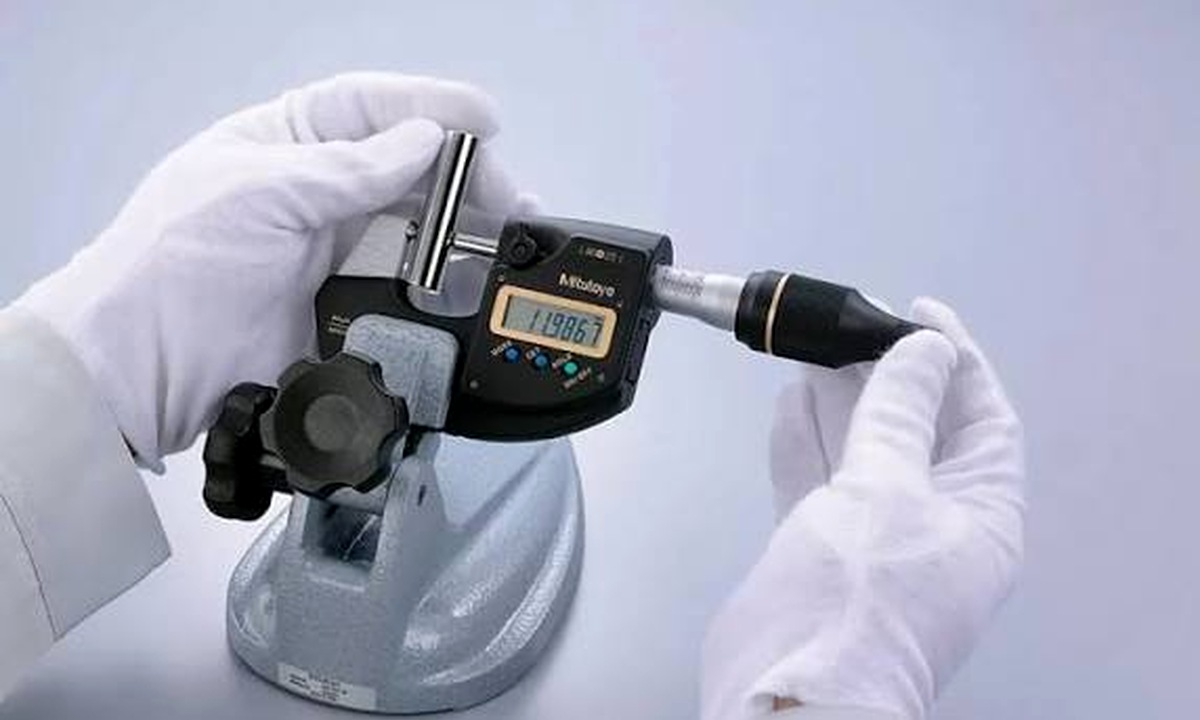 Digital micrometer and small tool calibration